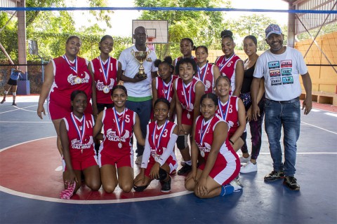 1er Torneo de Voleibol femenino Juan de los Santos re&uacute;ne a m&aacute;s de 48 atletas en la Cancha Reales del Caliche.